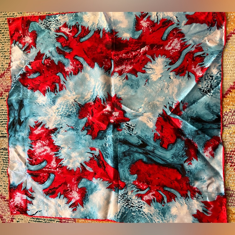 UNGARO 100% SILK SCARF 
Beautiful print. Vintage, rare piece by UNGARO
